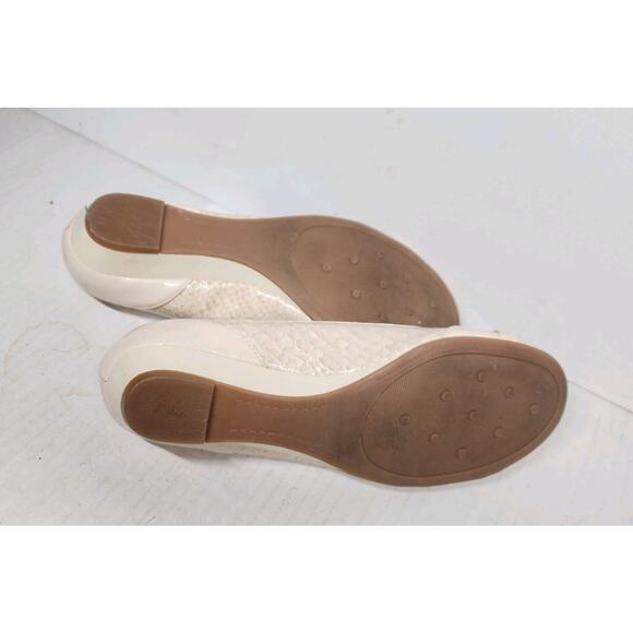 Lifestride Women’s 9M Slip Ons Cream Snake Skin Texture W/ Buckle Low Wedge Heel - Picture 7 of 14